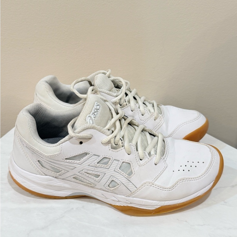 🔥ASICS White and Tan Women’s Sneakers Size 6.5 EUC🔥